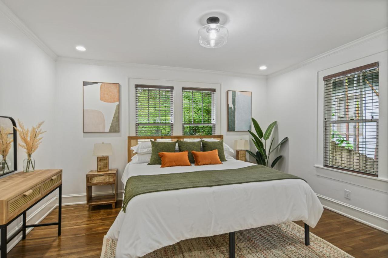 Sun Lit Bungalow With Good Vibes And Lots Of Wine - Designedbydom Atlanta Exterior photo